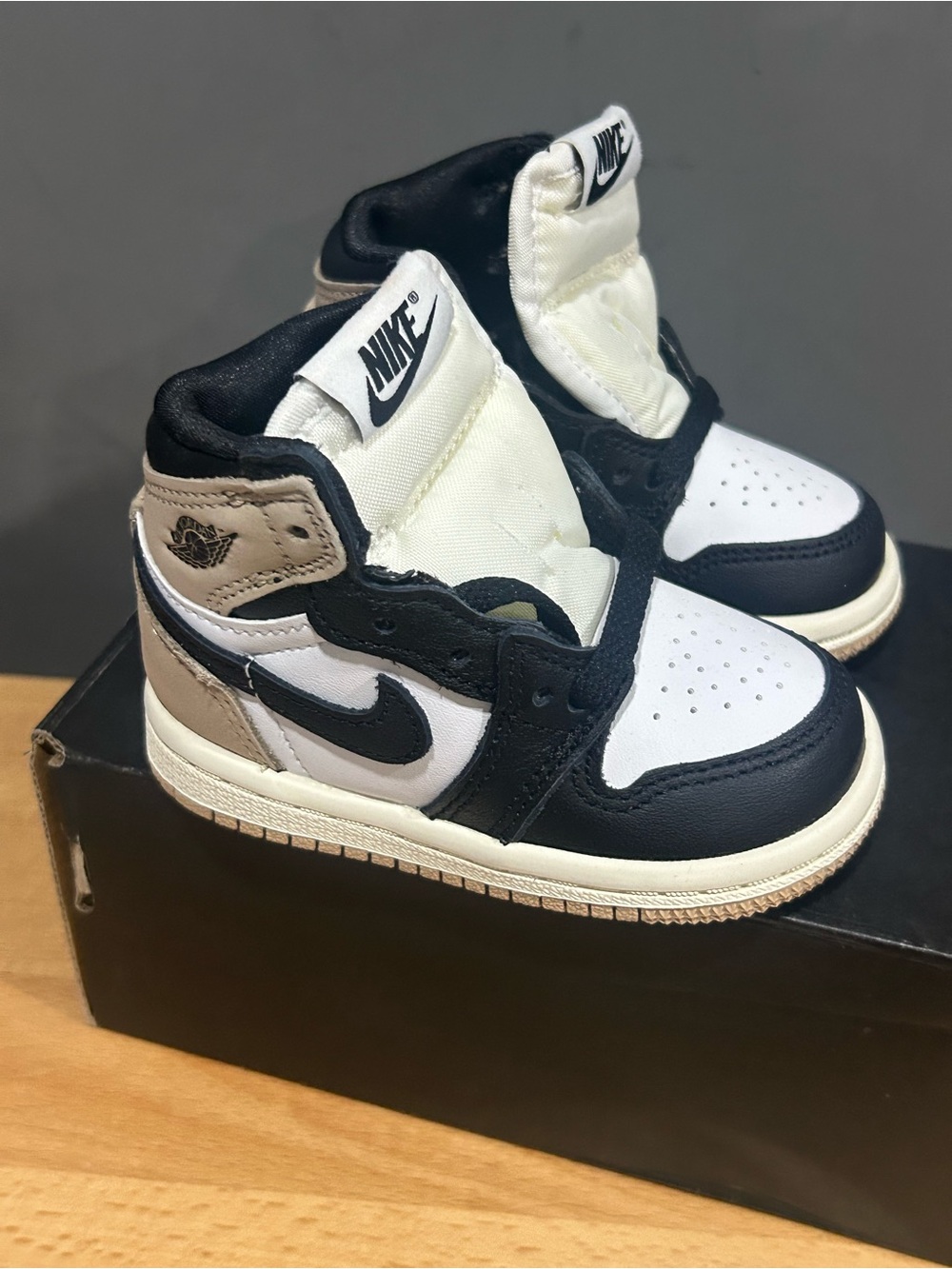 Nike Jordan 1 Retro High OG "Latte" Blk-Brwn-Wht Toddler Size 4C